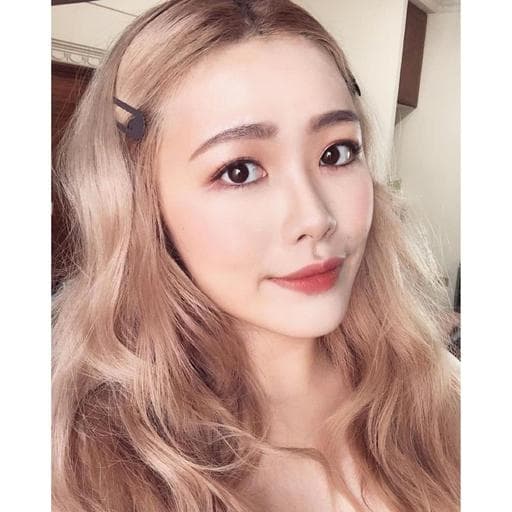 女生中長髮、玫瑰砂晶色系、特殊色