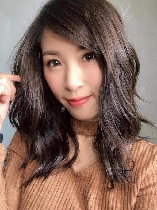 灰棕色、女生中長髮