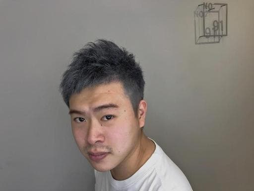 灰色系、男生卷髮、外国人風