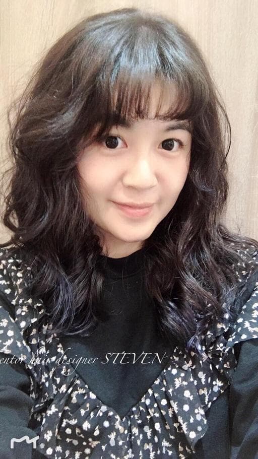 女生中長髮、空氣感卷髮、灰色系