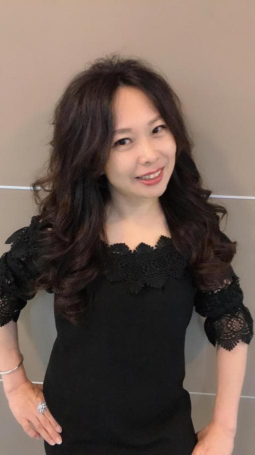 女生長髮、女生染髮、冷萃咖啡髮色