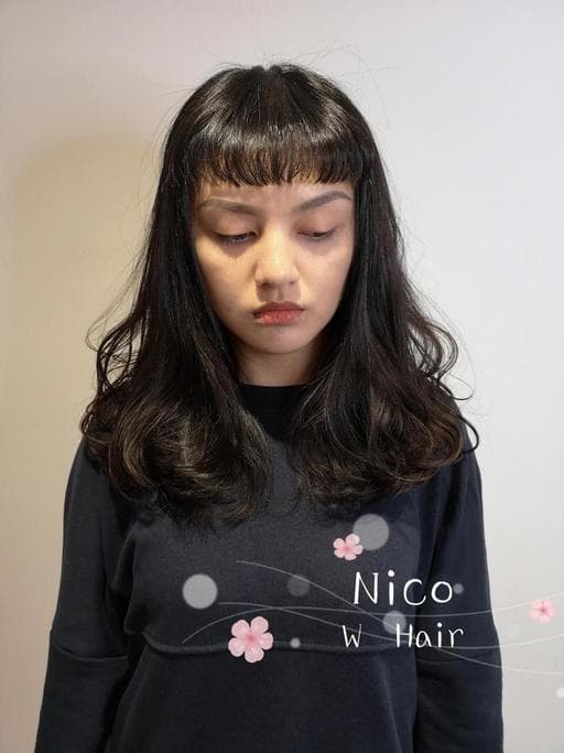 女生過肩長髮、女生長髮、女生燙髮