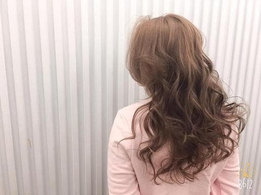 女生燙髮、女生染髮、霧面奶茶