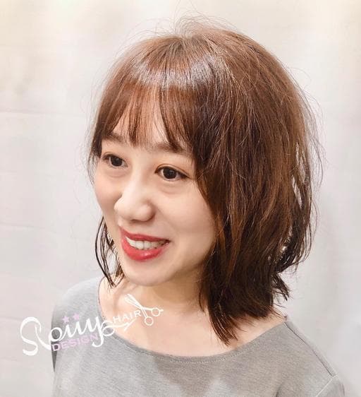 女生中長髮、女生染髮、自然捲