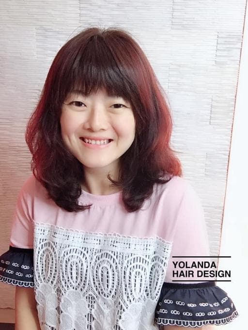 女生中長髮、手撥卷、時尚媽媽