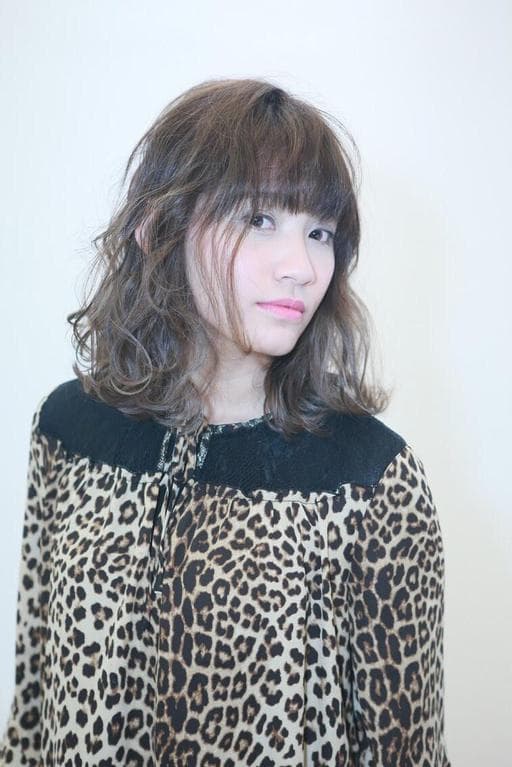 女生中長髮、女生染髮、不用漂髮