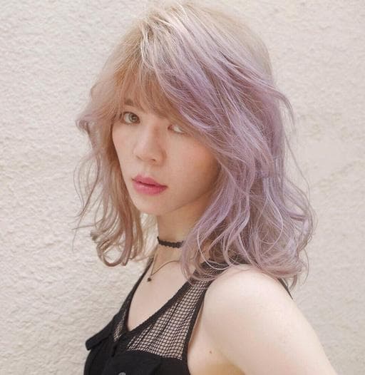 女生中長髮、燙卷、灰色系