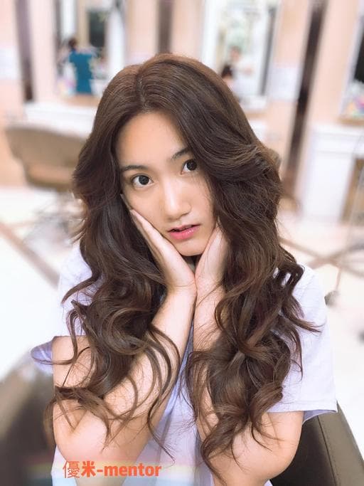 女生染燙、空氣感卷髮、棕色系