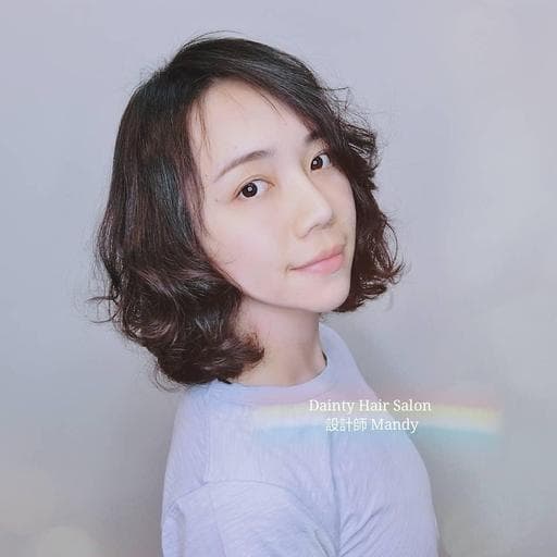 女生中長髮、質感溫塑、手撥卷