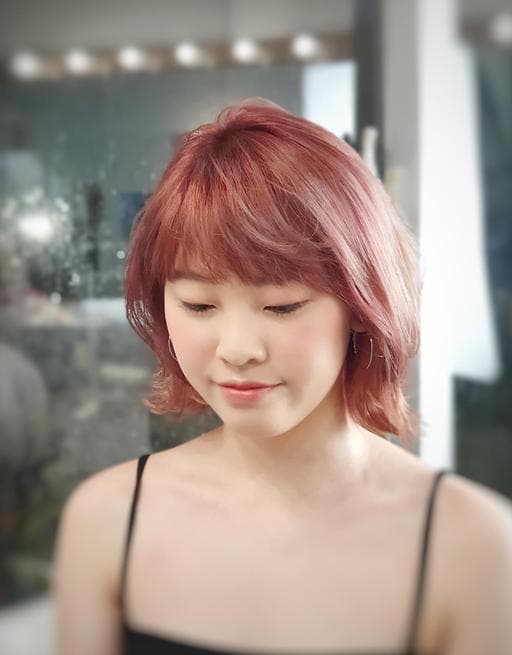 女生中長髮、漂色、電棒造型