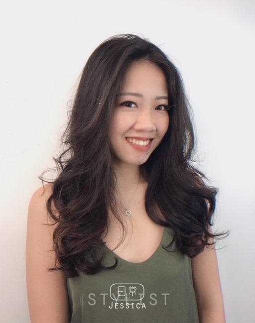 女生過肩長髮、女生長髮、大波浪