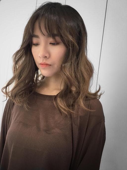 女生中長髮、電棒造型、鎖骨髮