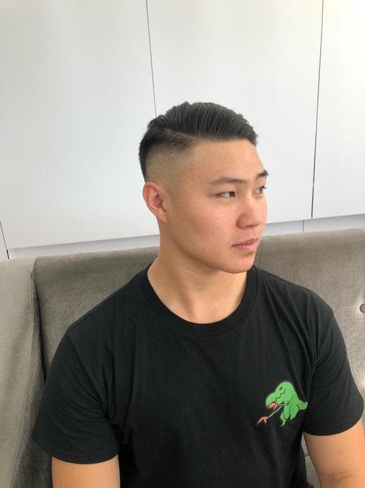 男生短髮