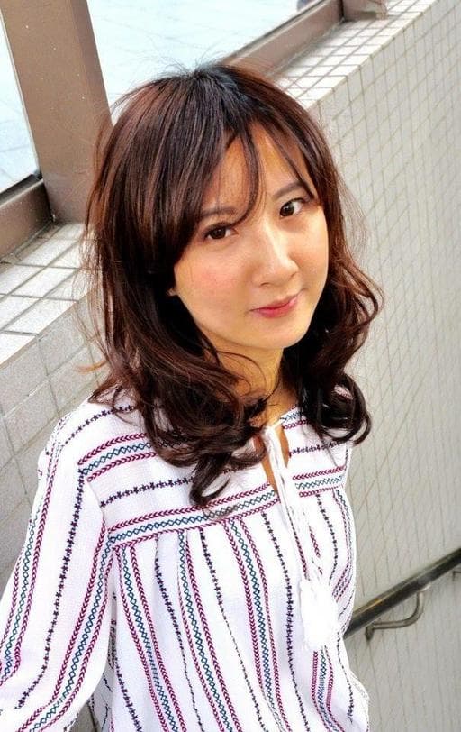 女生中長髮、電棒造型