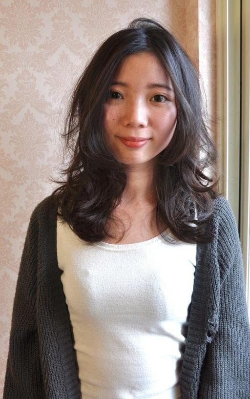 女生中長髮、電棒造型