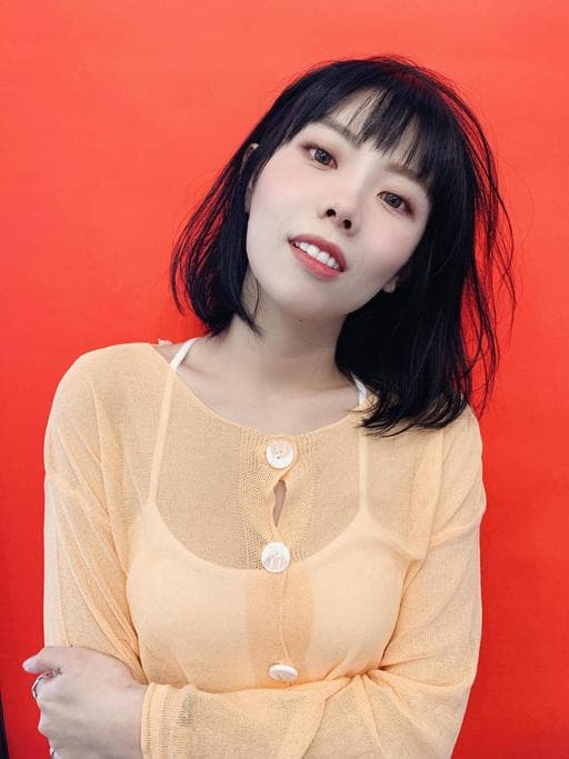 女生中長髮、女生眉上瀏海、氧氣瀏海