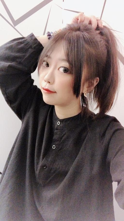 女生染髮、女生長髮、黑茶髮色