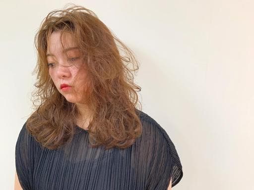 女生中長髮、燙卷、質感溫塑