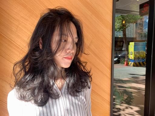 女生中長髮、質感溫塑、燙髮
