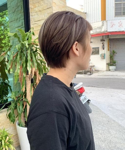女生染髮、漂色、細線條挑染