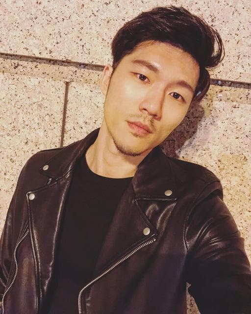 男生短髮、黑色