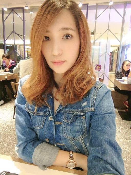 女生長髮、電棒造型、咖啡橘