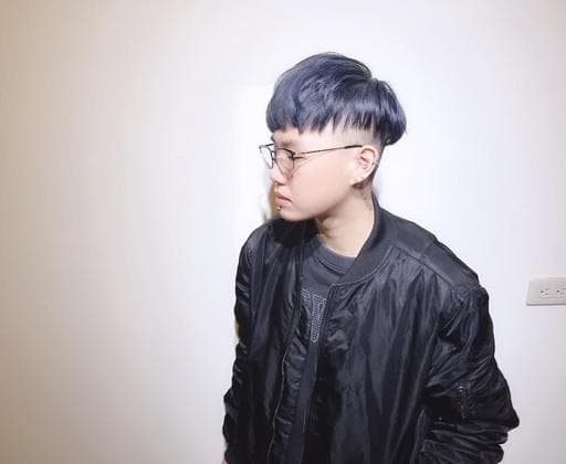 男生短髮、漂色、灰色系