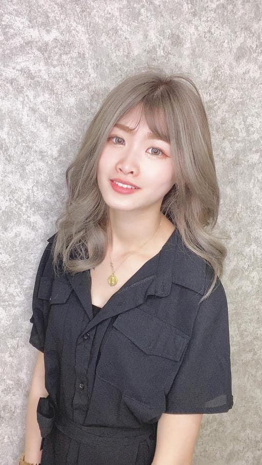 女生中長髮、特殊色、漂色