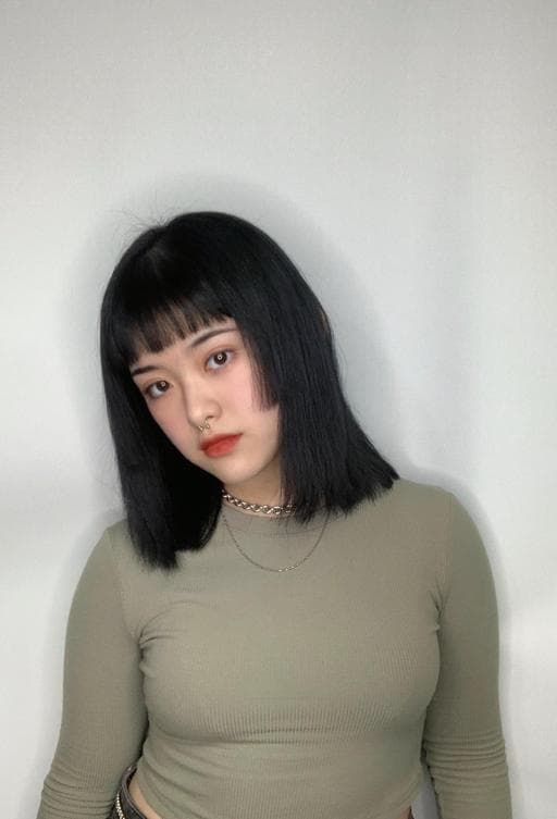 女生長髮、黑茶髮色