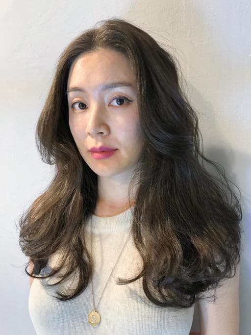女生燙髮、鬆軟雲朵燙、布朗尼髮色
