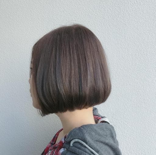 女生短髮、霧面質感、棕色系