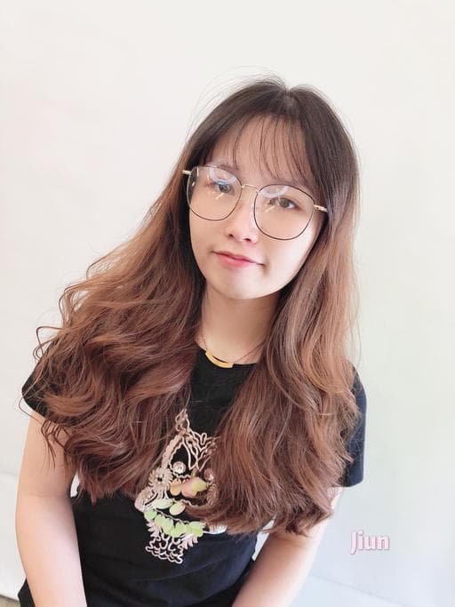 女生長髮、短瀏海、溫塑燙