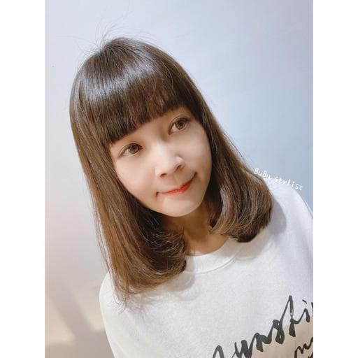 女生中長髮、短瀏海、溫塑燙