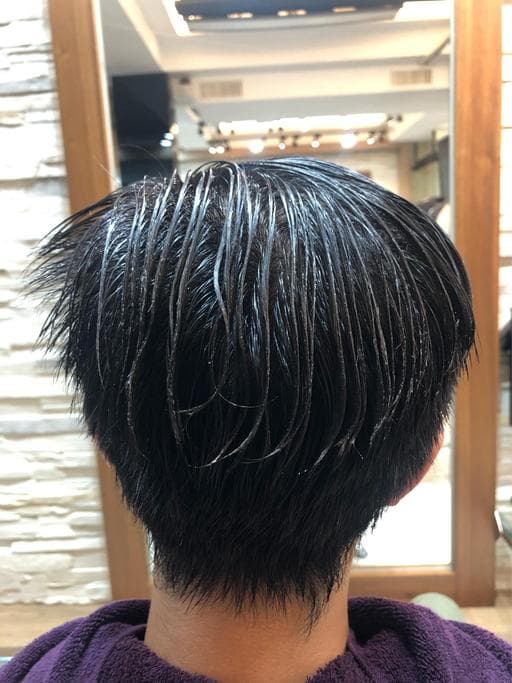 男生短髮、黑色