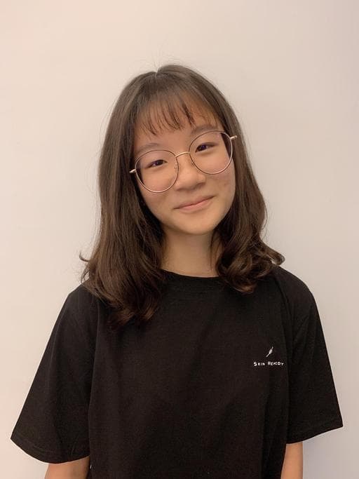 女生中長髮、短瀏海、溫塑燙