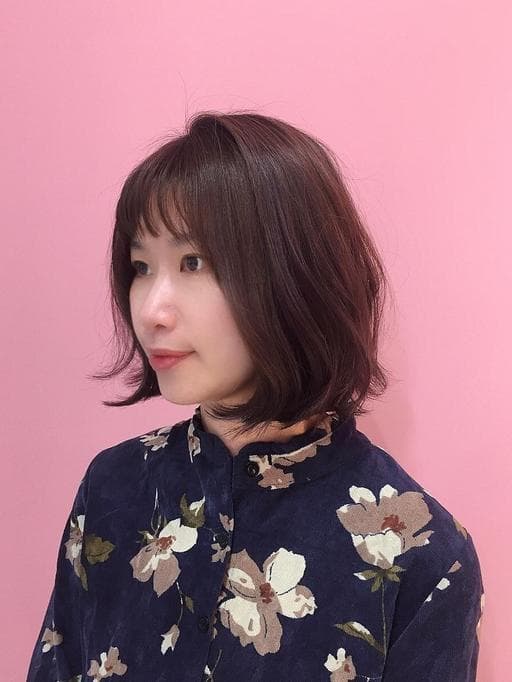 女生短髮、冷色調、氣質