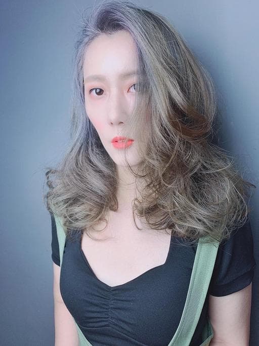 女生中長髮
