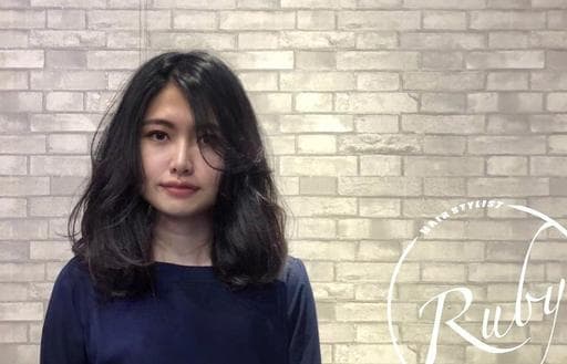 女生中長髮、長瀏海、浪漫大卷