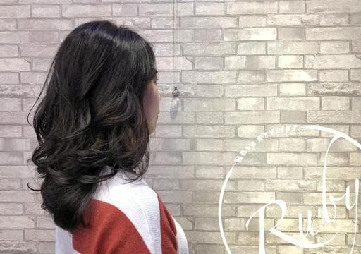 女生中長髮、燙卷、長瀏海