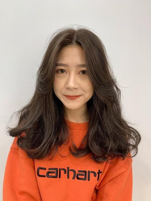 女生中長髮、設計染、咖啡色系