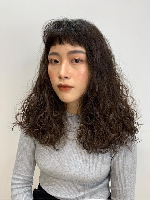 女生中長髮、質感溫塑、短瀏海