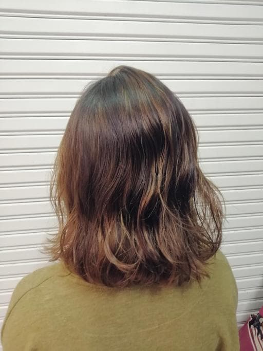 女生中長髮、長瀏海、灰色系