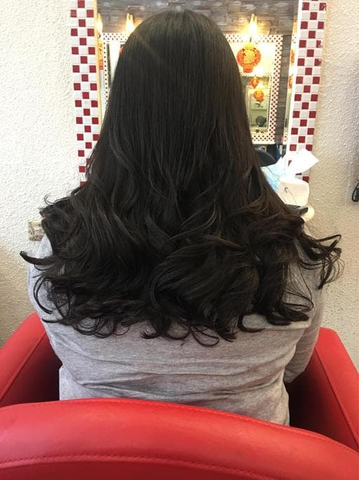 女生長髮、手撥卷、溫塑燙