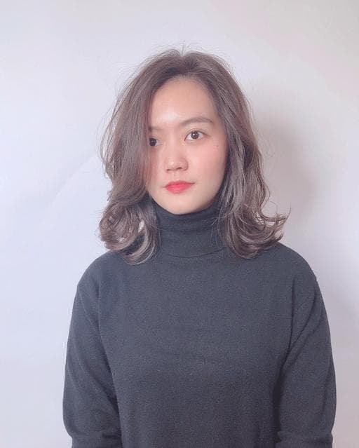 女生中長髮、長瀏海、浪漫大卷