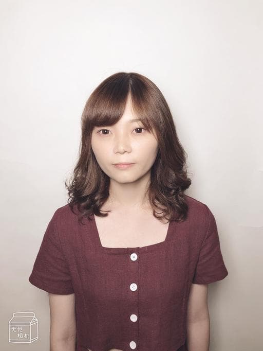 女生中長髮、長瀏海、女生染燙