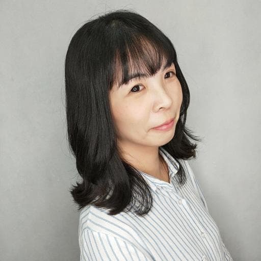 女生中長髮、短瀏海、溫塑燙