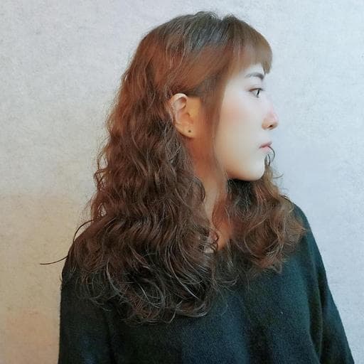 女生長髮、短瀏海、溫塑燙