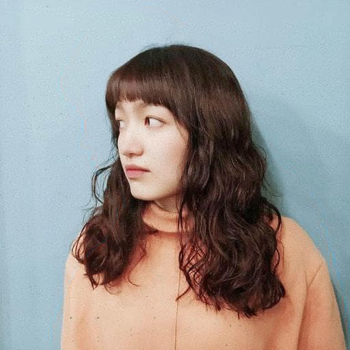 女生中長髮、短瀏海、溫塑燙