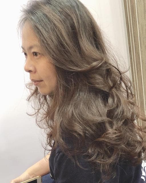 女生長髮