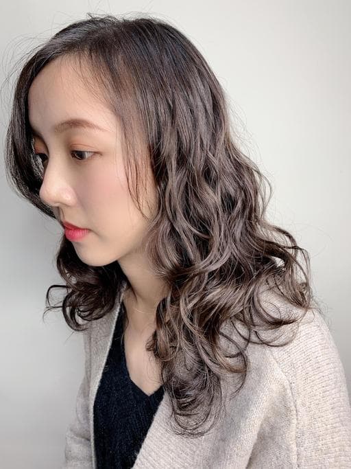 女生長髮